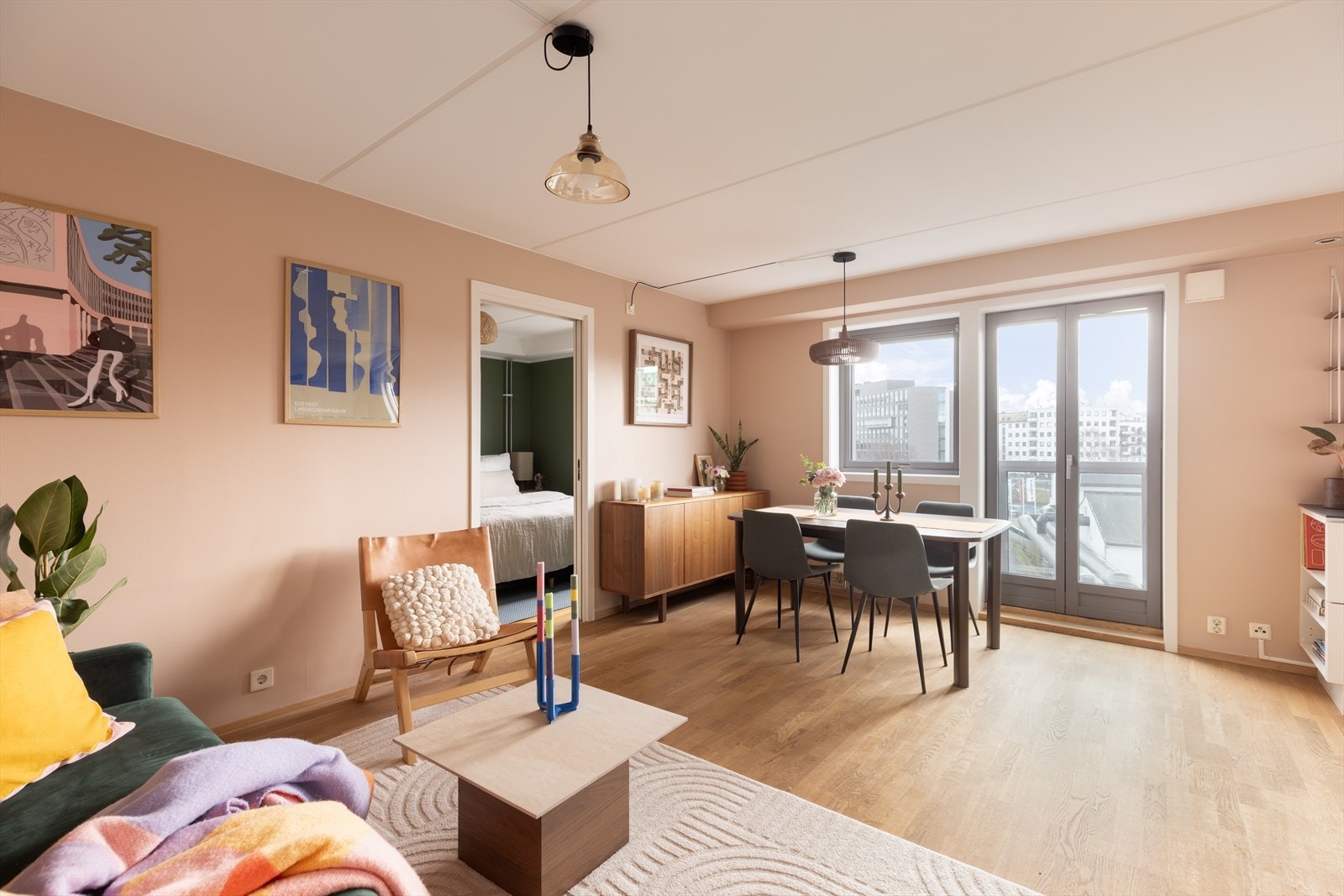 Velkommen til Sagveien 11, presentert av Tiri-Alette Dahl Vilnes i Eiendomsmegler 1. Foto: Scott Kvitberg. Galleribilde