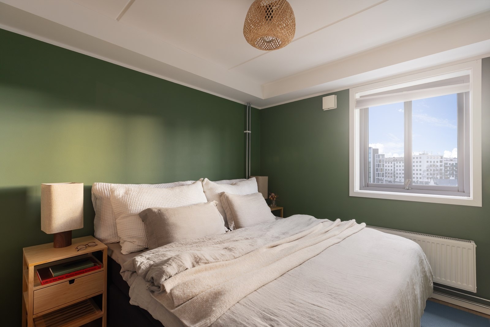 Hovedsoverommet har god plass til dobbeltseng og tilhørende møblement. Galleribilde