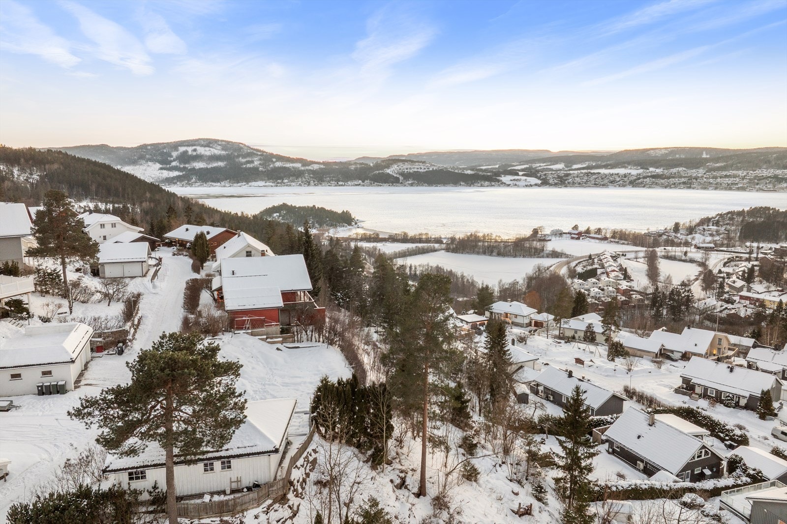 Idrettslaget ROS tilbyr et bredt spekter av aktiviteter for alle aldre i sitt moderne anlegg, ROS Arena. Galleribilde