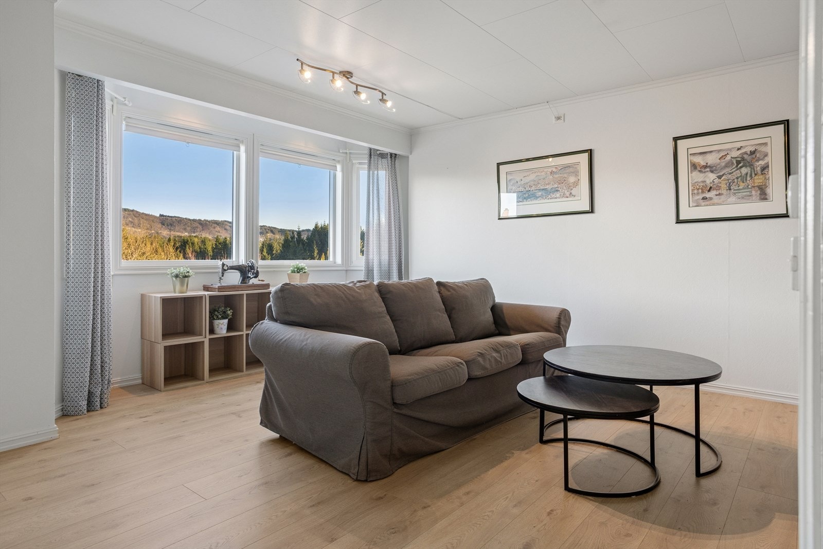 Etasjen har også et bruksrom på 16 m², perfekt som en ekstra TV-stue eller hobbyrom. Galleribilde