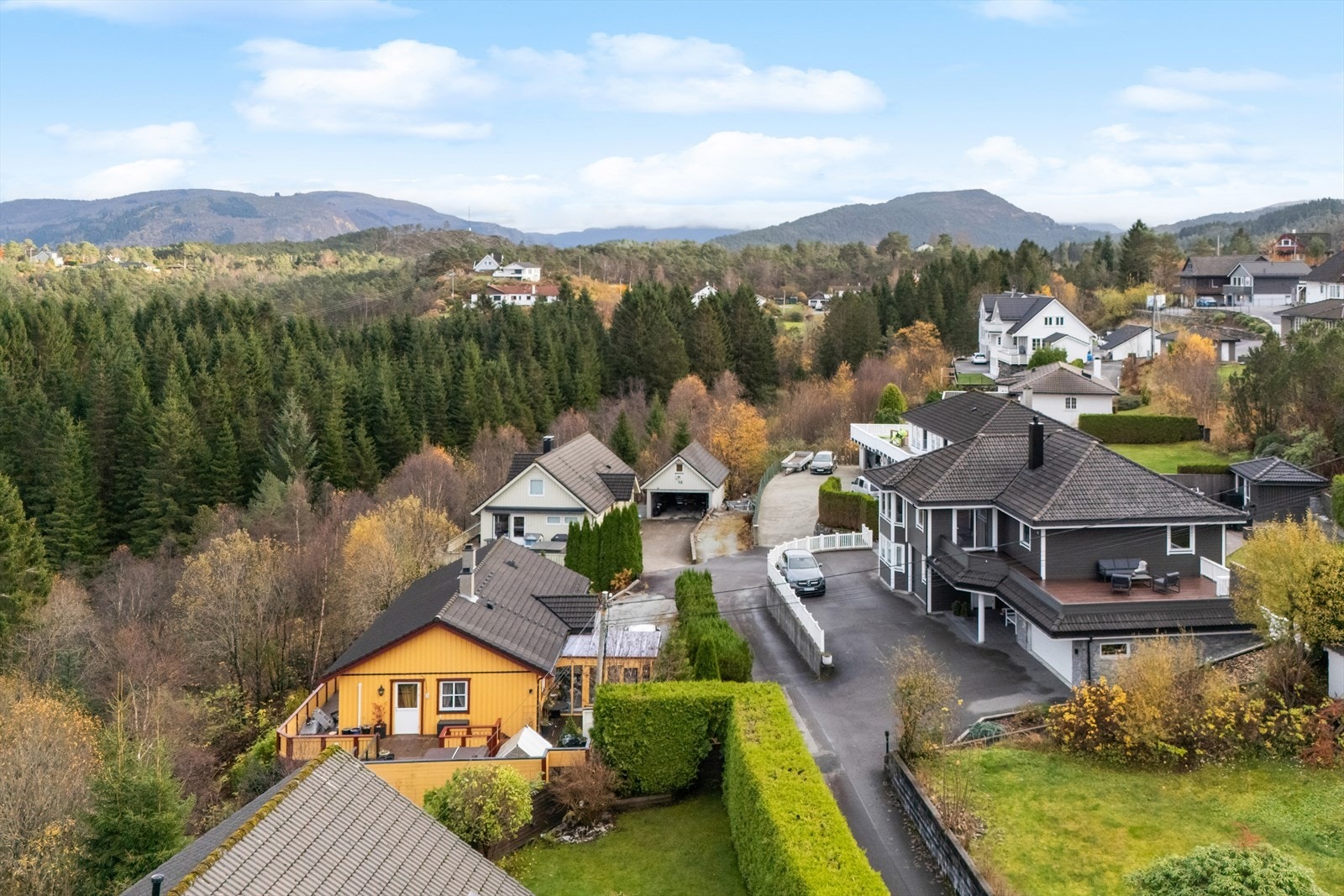 Området er preget av eneboliger og har et godt naboskap. Galleribilde