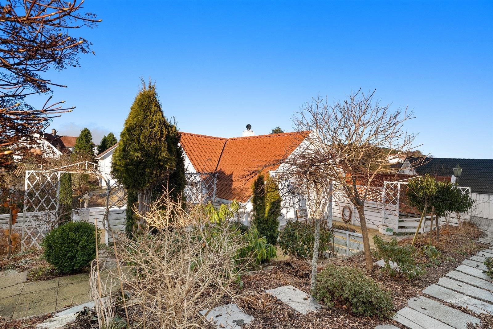 Det er gangsti med belegningsstein. Galleribilde