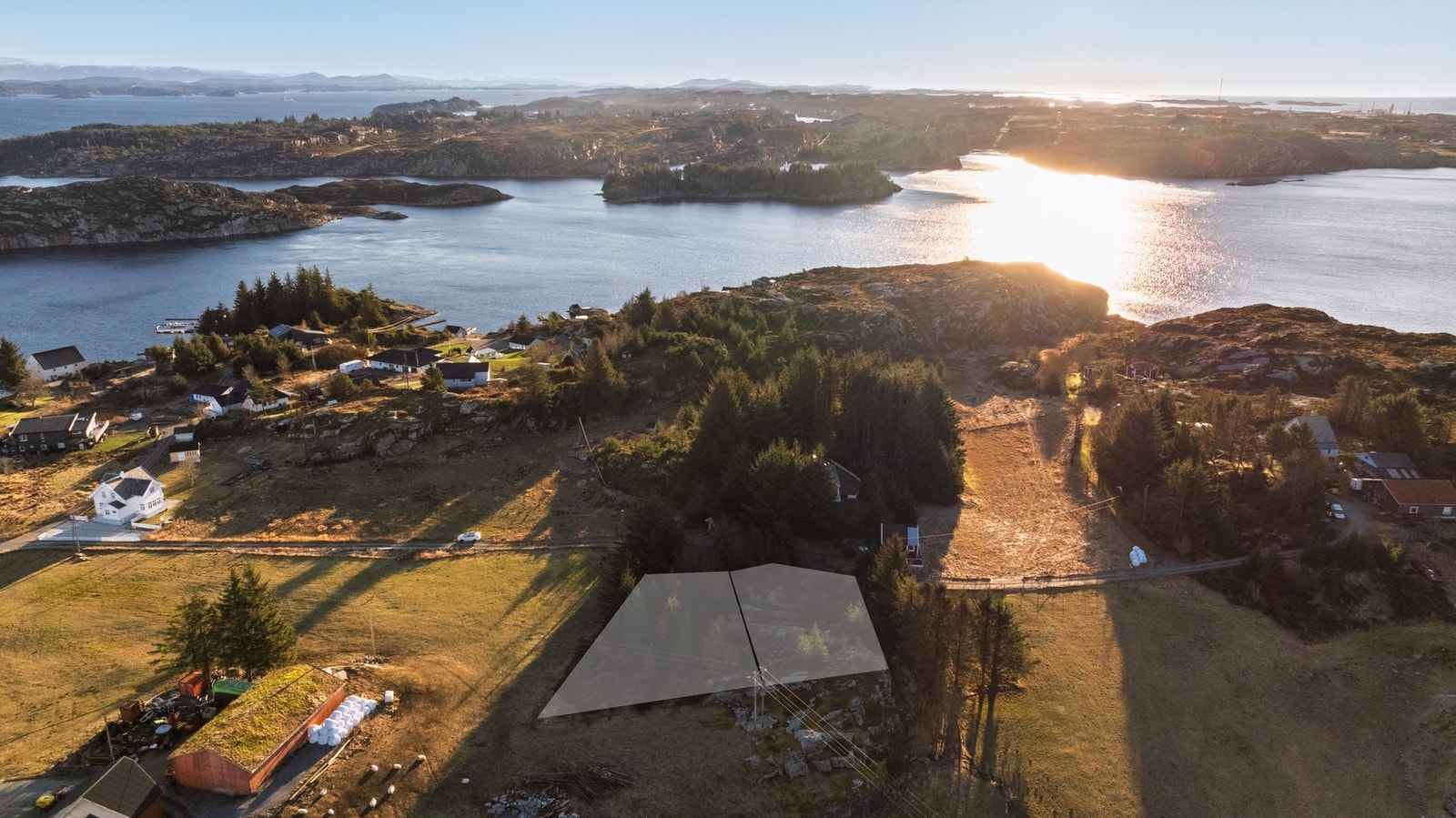 Mekleriet eiendomsmegling ved Christine Terkelsen har gleden av å presentere to tomter i naturskjønne omgivelser.
Foto: Fotograf Alexander Vie Galleribilde