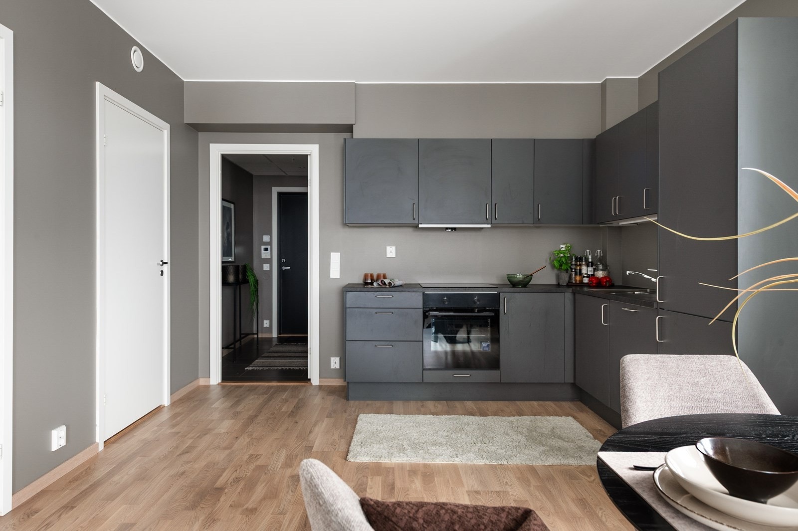 Fra entré kommer du rett inn til stue/kjøkken! Galleribilde