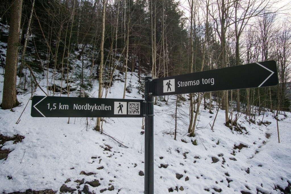 Boligen er beliggende med nærhet til marka og turmuligheter hele året Galleribilde