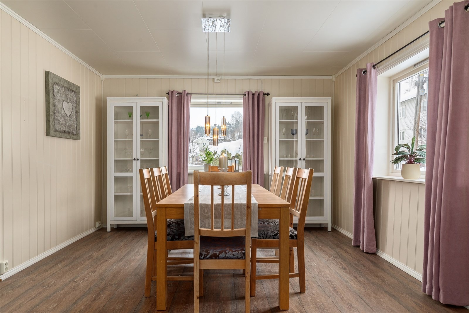 Her kan man enkelt samle hele familien eller gjester for hyggelige sammenkomster Galleribilde