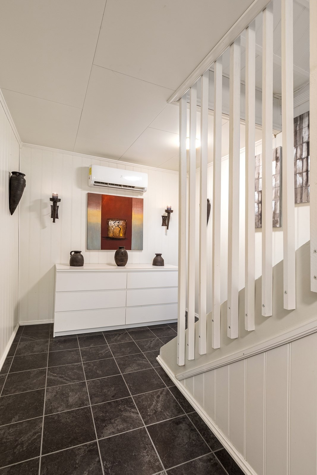 Gang med ankomst til 2. etasje - varmepumpe også her som gir god varme også i 2. etasje Galleribilde