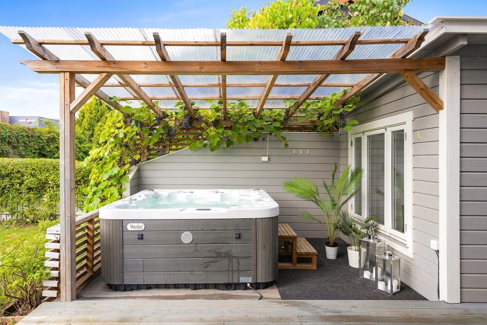 I tillegg finner du et utendørs boblebad (jacuzzi) på plattingen, som gir ekstra luksus og velvære. Galleribilde