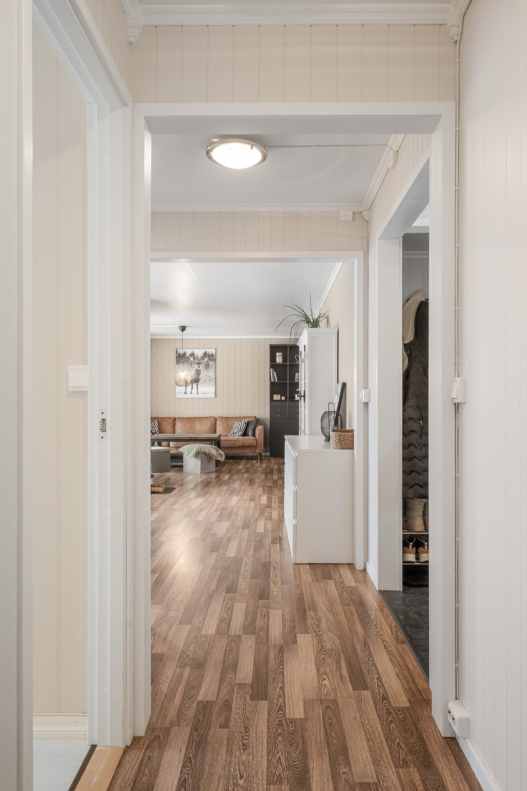 Fra gangen er det adkomst til 3 soverom og baderom. Galleribilde