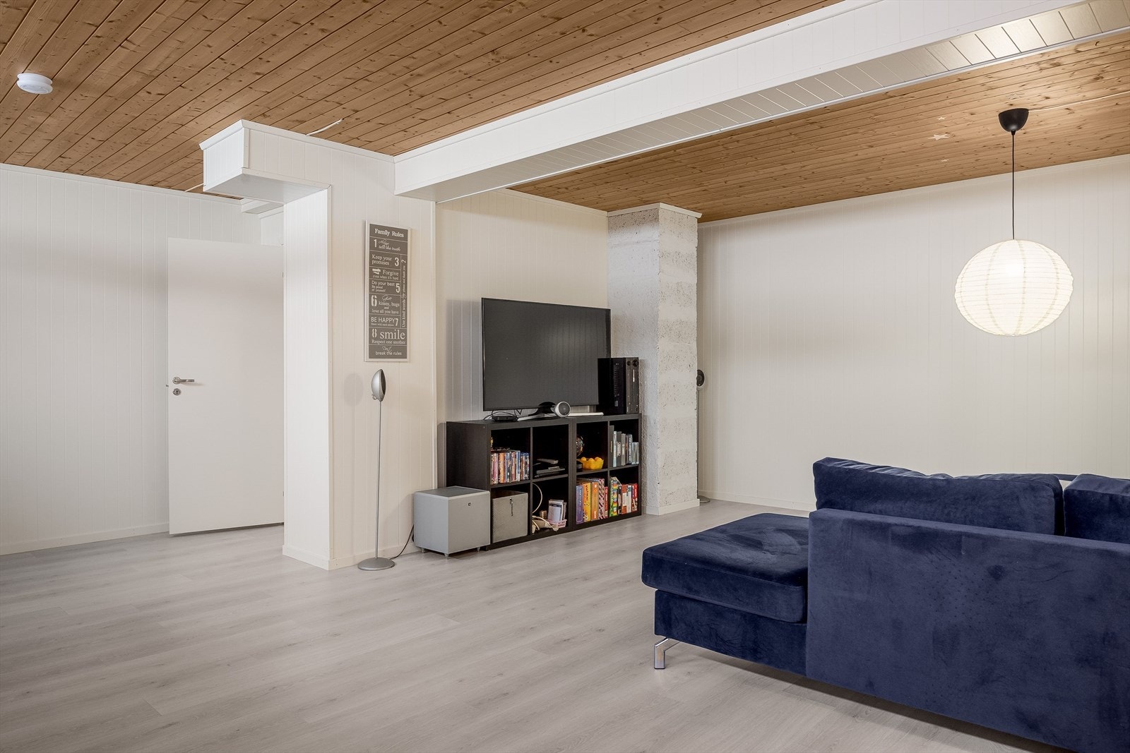 Det er elektrisk gulvvarme i de fleste gulv i kjeller. Galleribilde