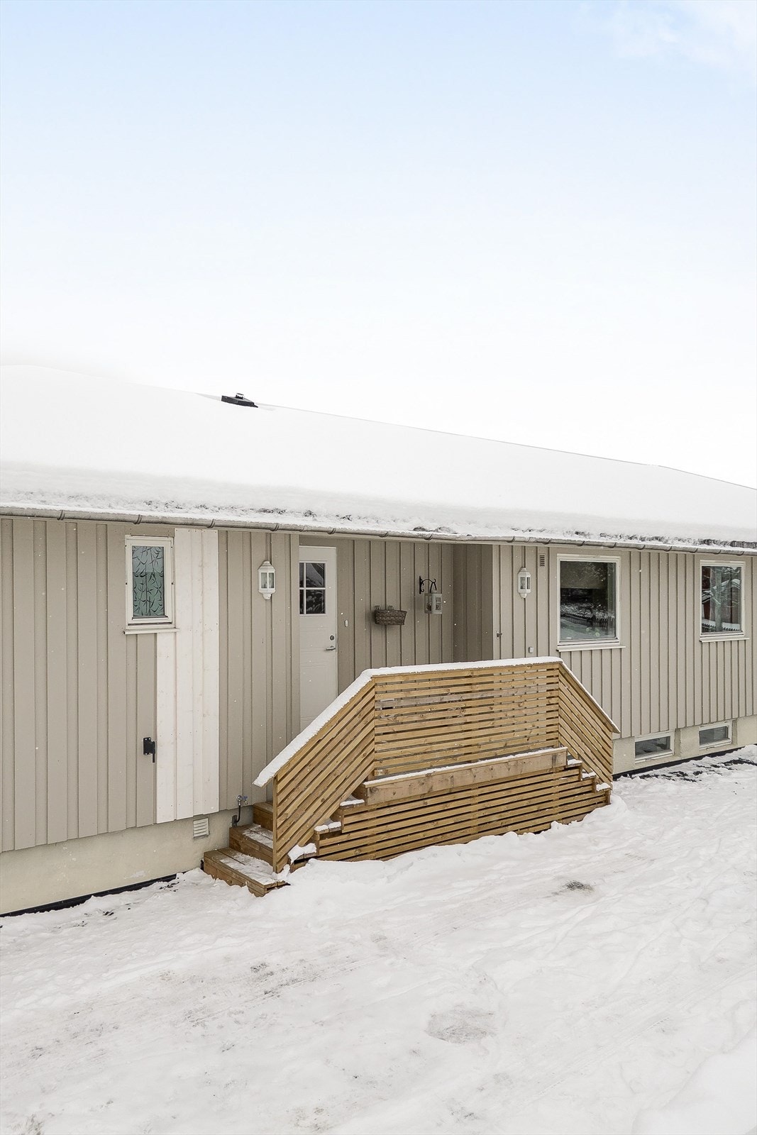 Det ble bygget ny trapp ved inngangspartiet i 2025. Galleribilde