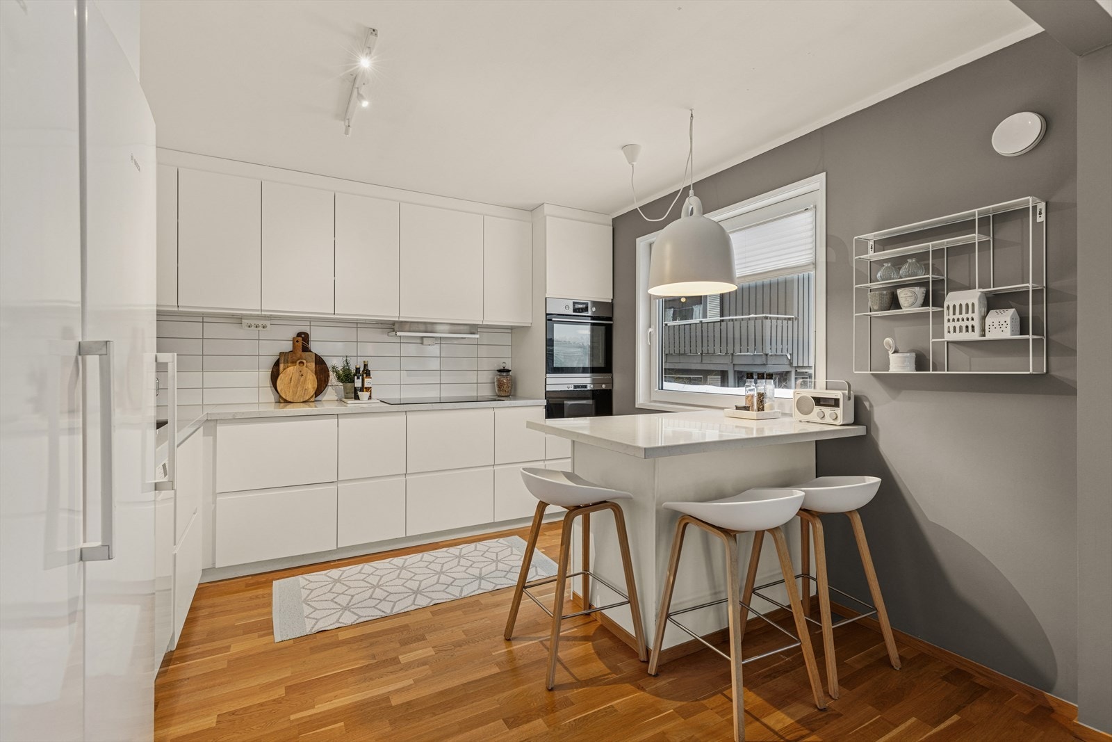 Kjøkkenet har innredning fra Ikea som ble montert i 2016. Galleribilde