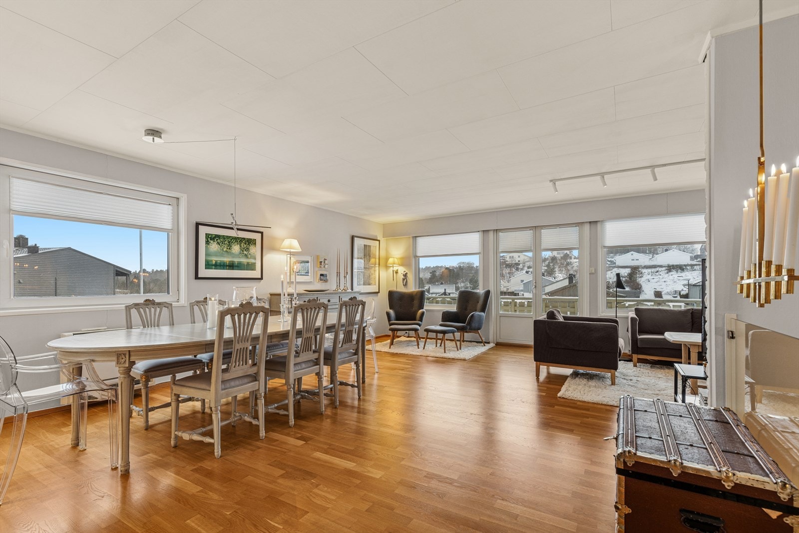 Del av vertikaldelt tomannsbolig oppført i 1976. Galleribilde