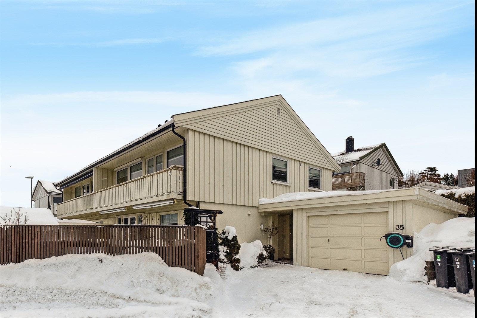 Hellemyr terrasse 35 presenteres av Poneh A Hobbesland v/DNB Eiendom. Galleribilde