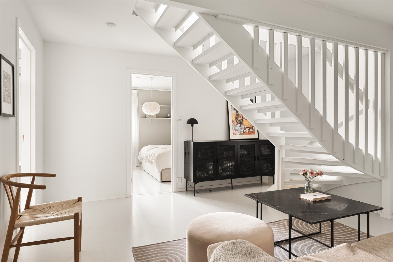 Fra TV-stuen er det adkomst til etasjens to soverom og bad. Galleribilde