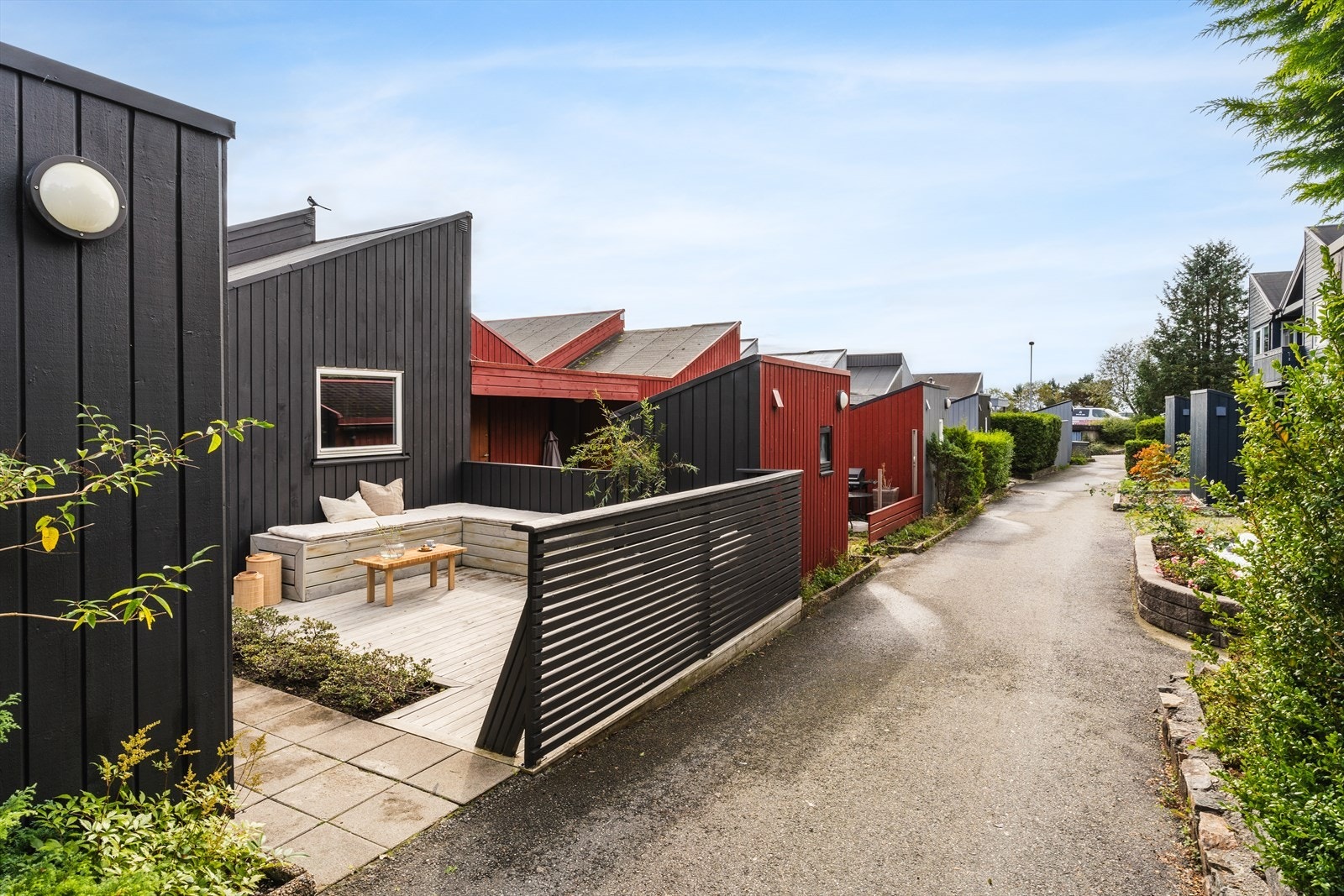 Interne veier i sameiet er bilfrie, noe som skaper et trygt bomiljø. Galleribilde