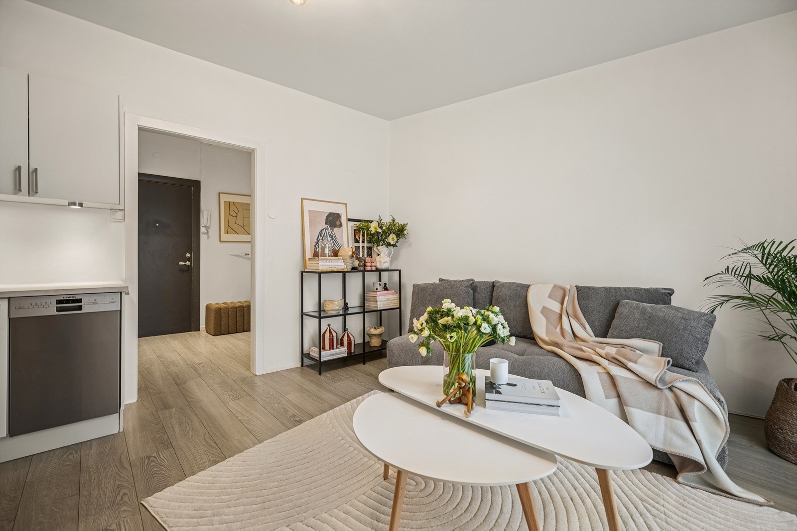 Åpen stue- og kjøkkenløsning - praktisk og sosialt. Galleribilde