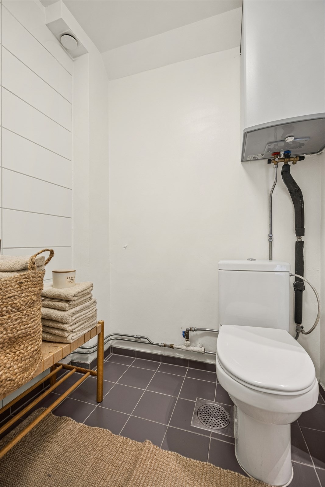 Gulvet er flislagt og har gulvvarme. Galleribilde