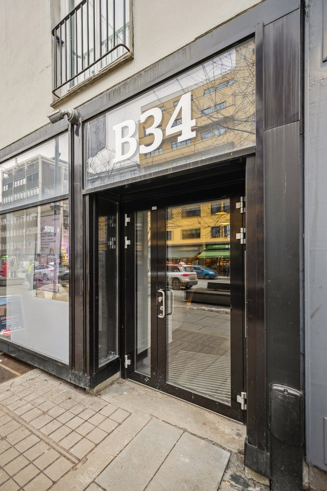 Inngangsparti - ring på, så åpner jeg for deg! Galleribilde