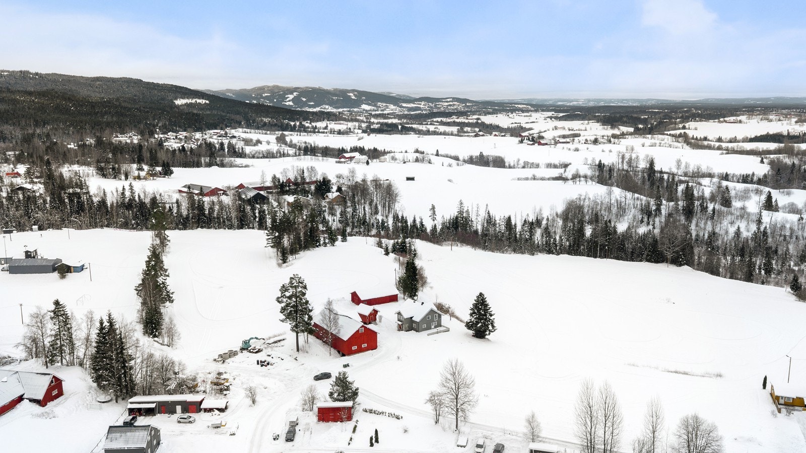 Eiendommen har en flott beliggenhet i Nannestad, ca. 10 minutter fra Nannestad sentrum. Galleribilde