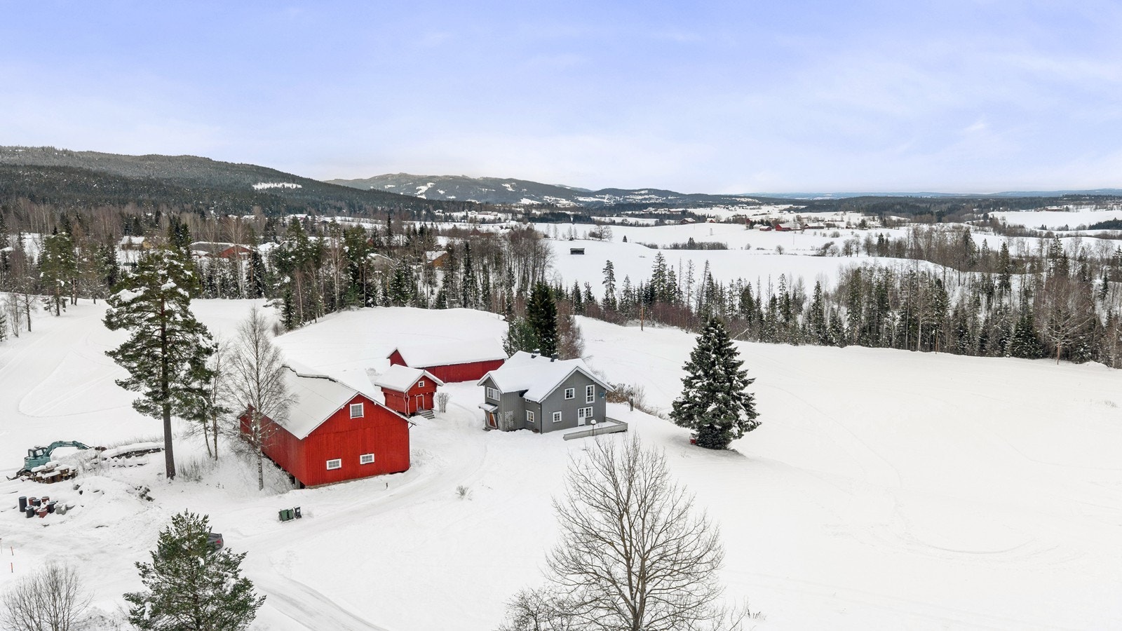 Eiendommen består av flere bruksnummer, og måler ca. 112, 4 dekar totalt. Galleribilde
