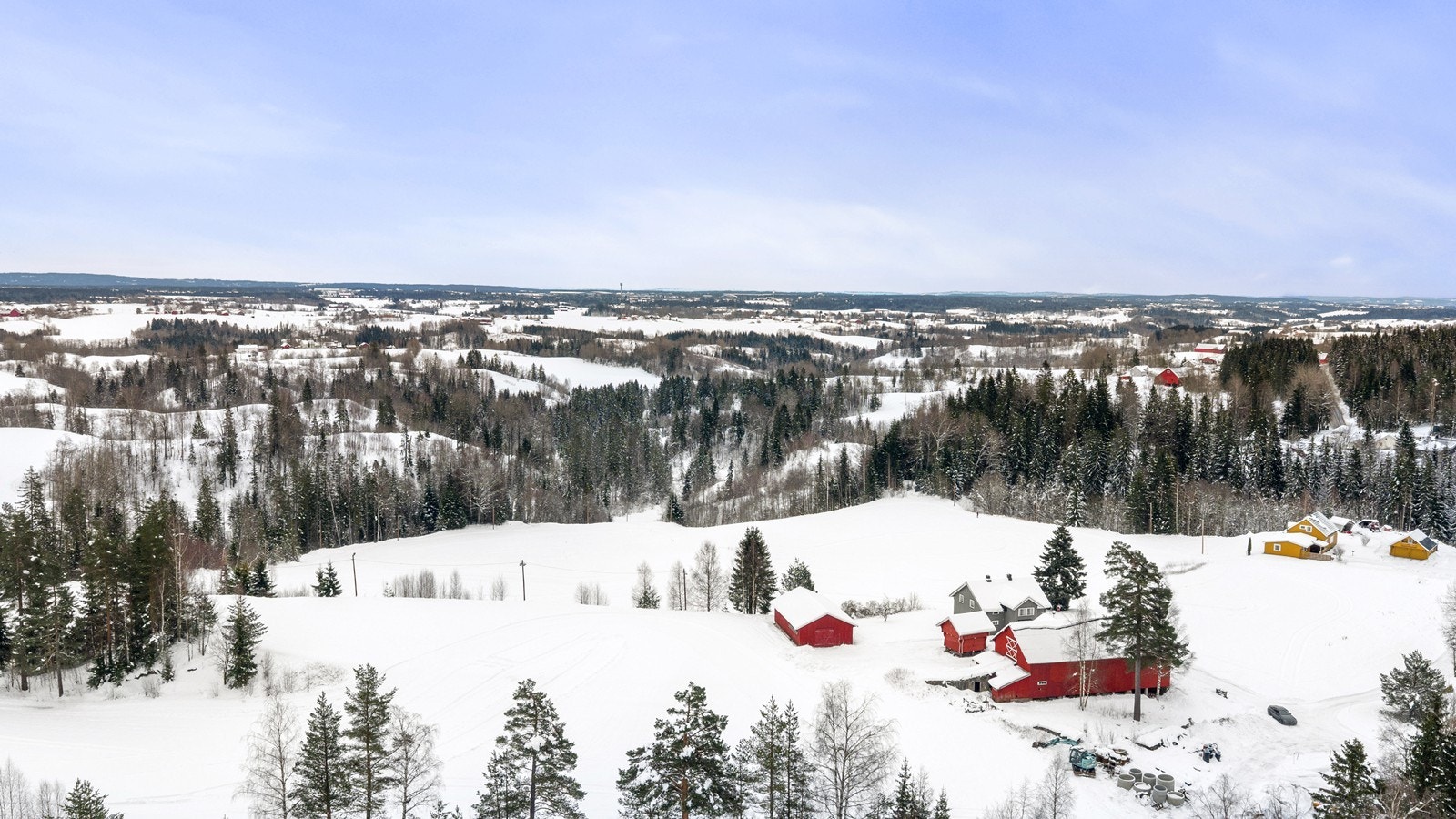 Landlig, men likevel sentralt plassert på Østlandet med kort vei til Oslo Lufthavn Gardermoen. Galleribilde