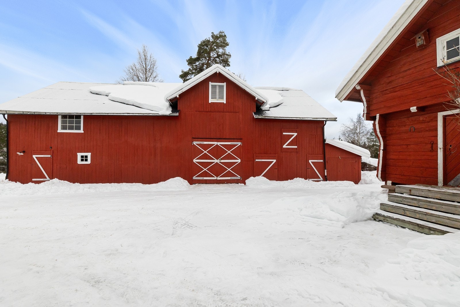 Stor låve/driftsbygning. Galleribilde