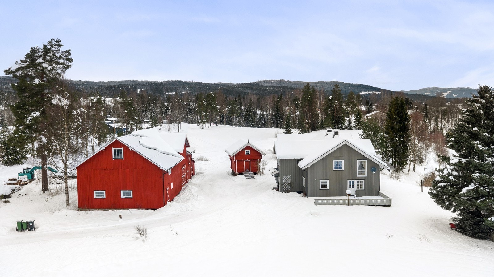 Idyllisk landbrukseiendom med god intern beliggenhet og fine uteområder - sommer som vinter! Galleribilde