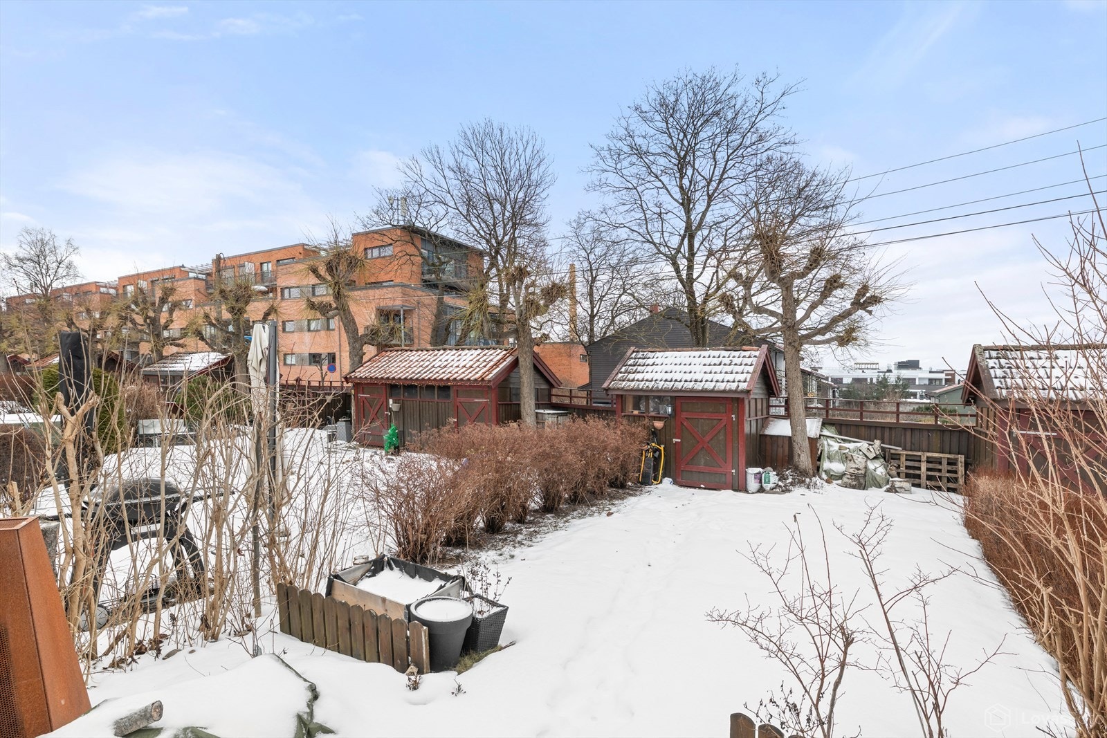 Uteområdet fremstår oversiktlig og lett å bruke, med god tilgjengelighet direkte fra boligene. Galleribilde