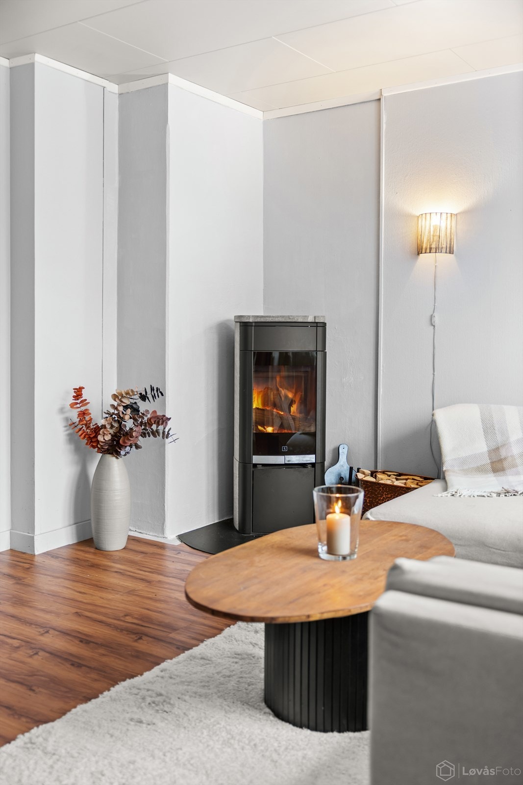 Vedovn fra 2013/2014 bidrar til ekstra varme og hygge på kjølige dager, og fungerer som et naturlig blikkfang i rommet. Galleribilde