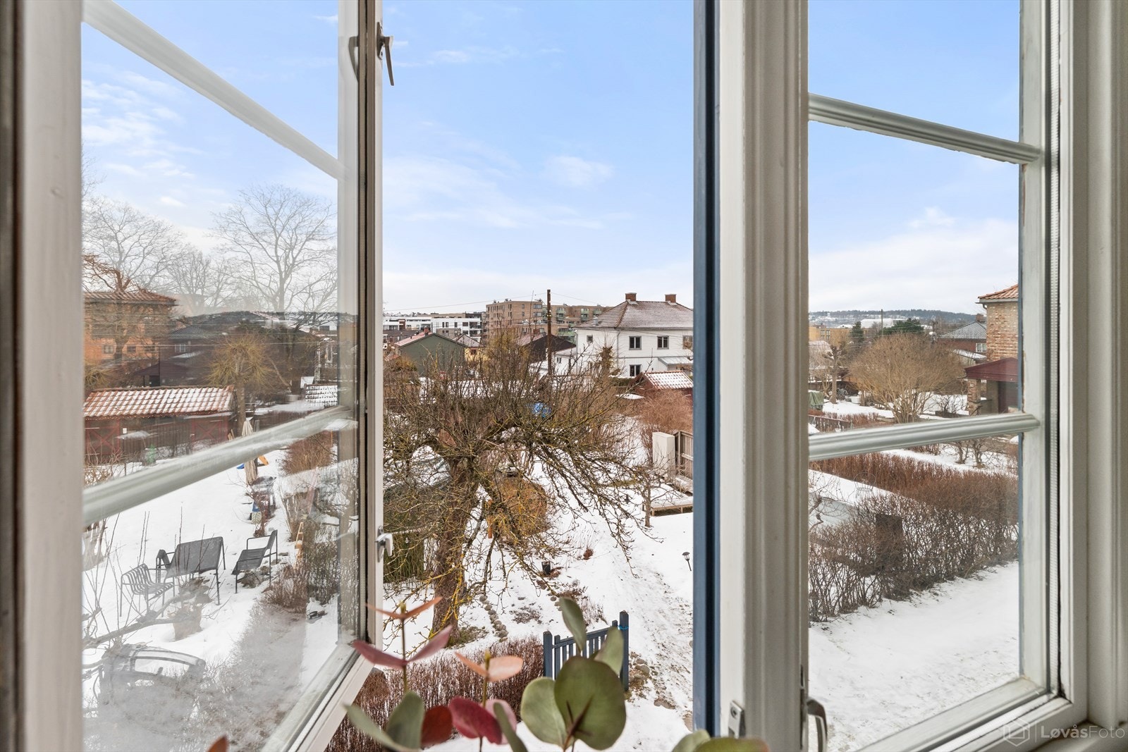 Utsyn mot rolige omgivelser gir en behagelig og avslappende stemning. Galleribilde