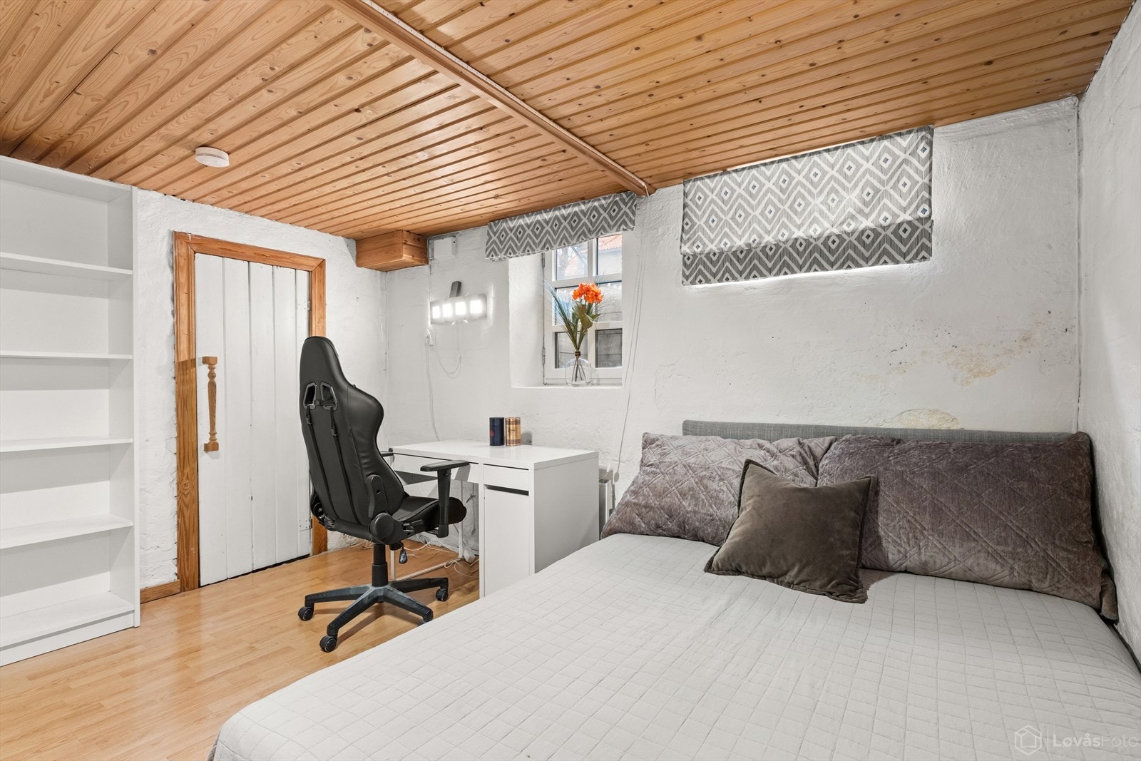 Fra rommet har man enkel tilgang på praktisk bod. Galleribilde