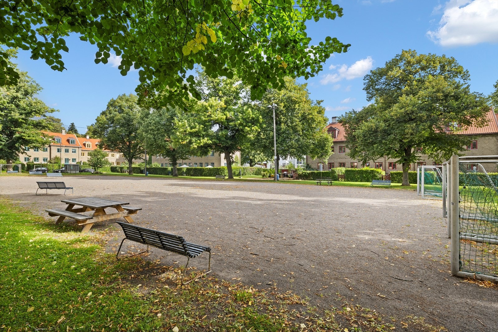 Området er kjent for sin skjermede og tilbaketrukne beliggenhet sentralt i Oslo med flotte parkanlegg, lekeplasser, fotballbane, basketballbane, skøytebane og fine oppvekstsvilkår for barn. Galleribilde