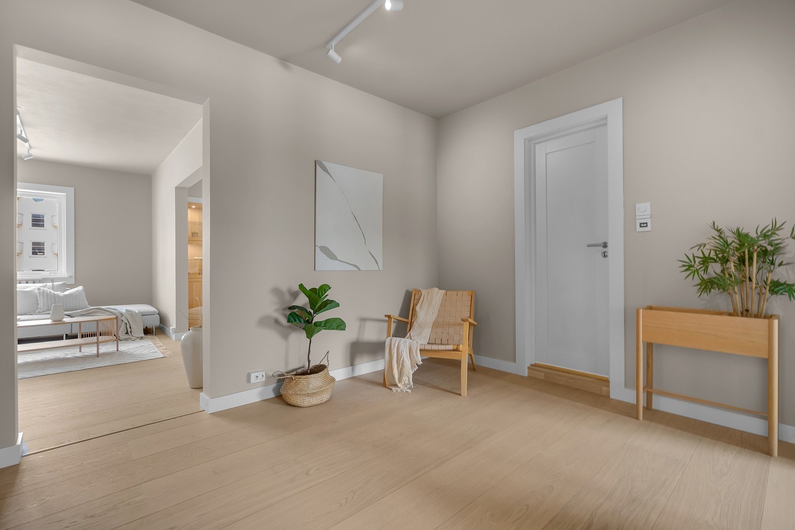 Romslig entrè/gang Galleribilde