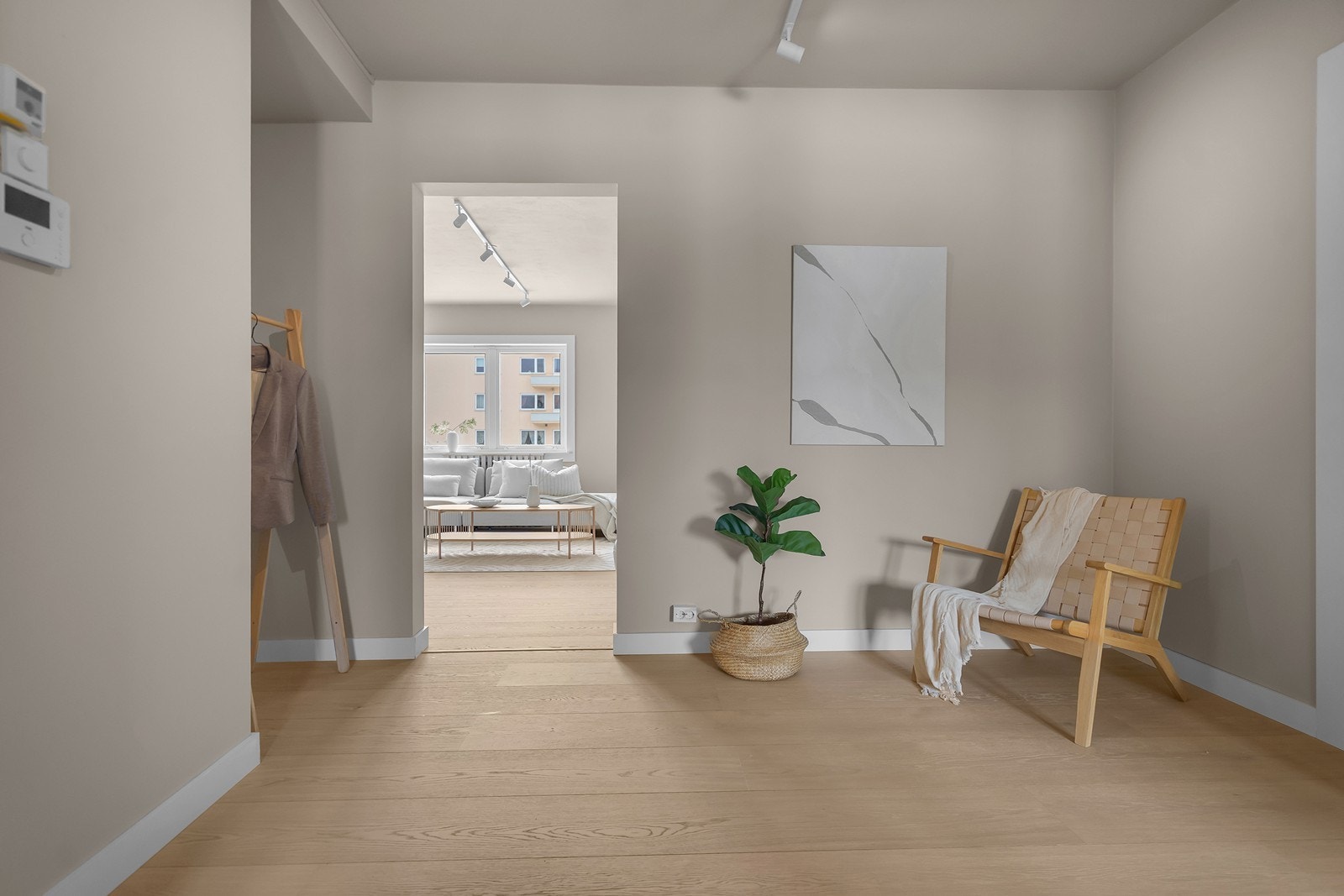 Delikat leilighet malt i moderne farger Galleribilde