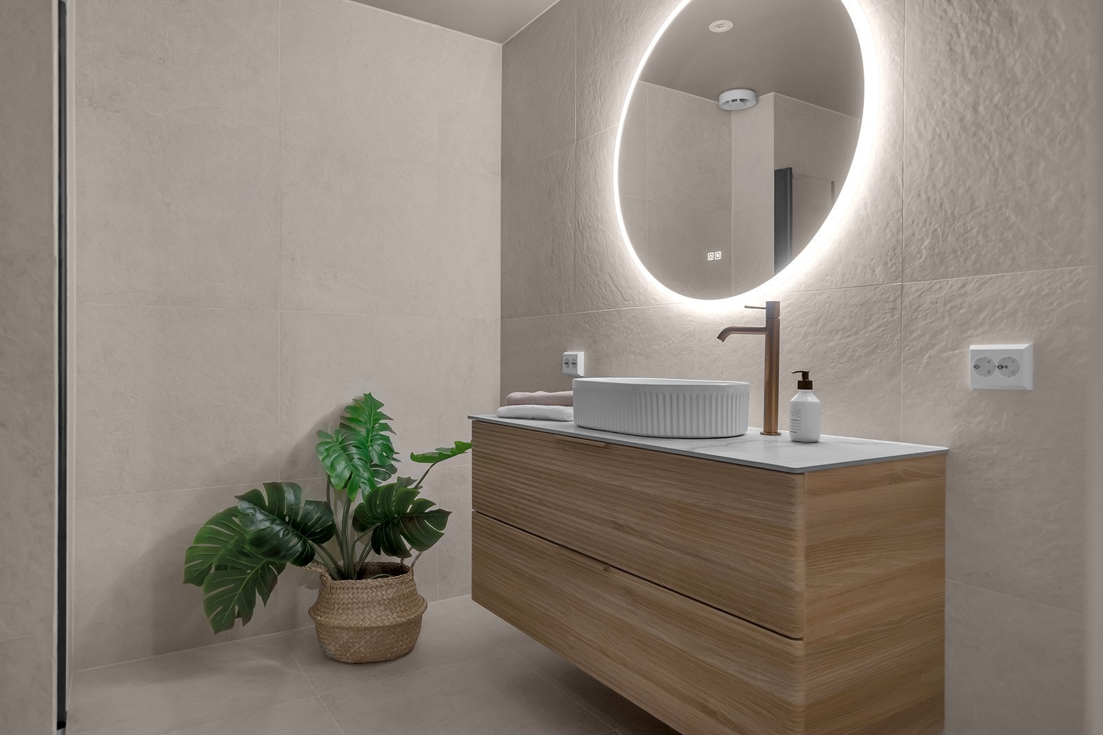 Lekkert flislagt bad Galleribilde