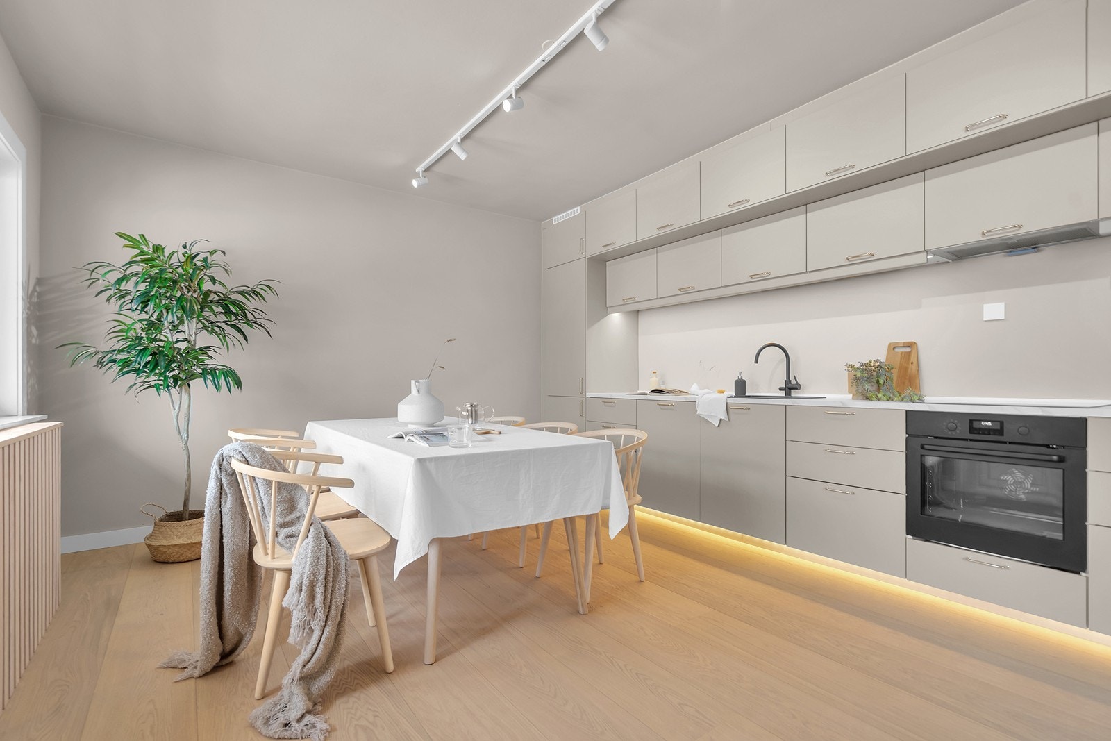 Exbo v/ Marit H Staalesen har gleden av å presentere Agder allè 4F Galleribilde