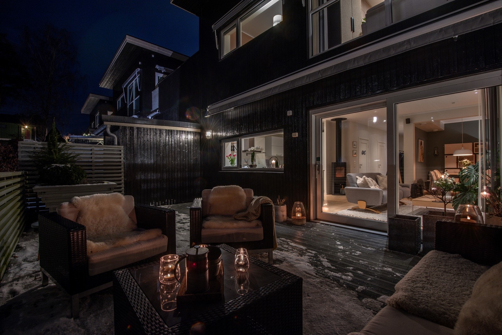 Boligen har uteplasser på til sammen 85 kvm fordelt på etasjene Galleribilde