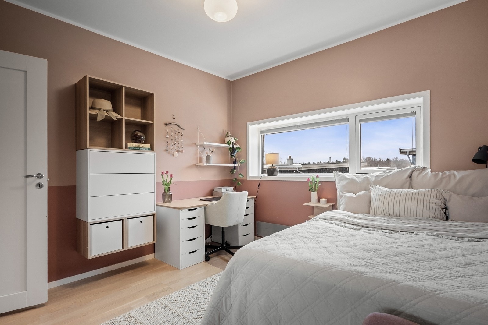 Soverom to Galleribilde