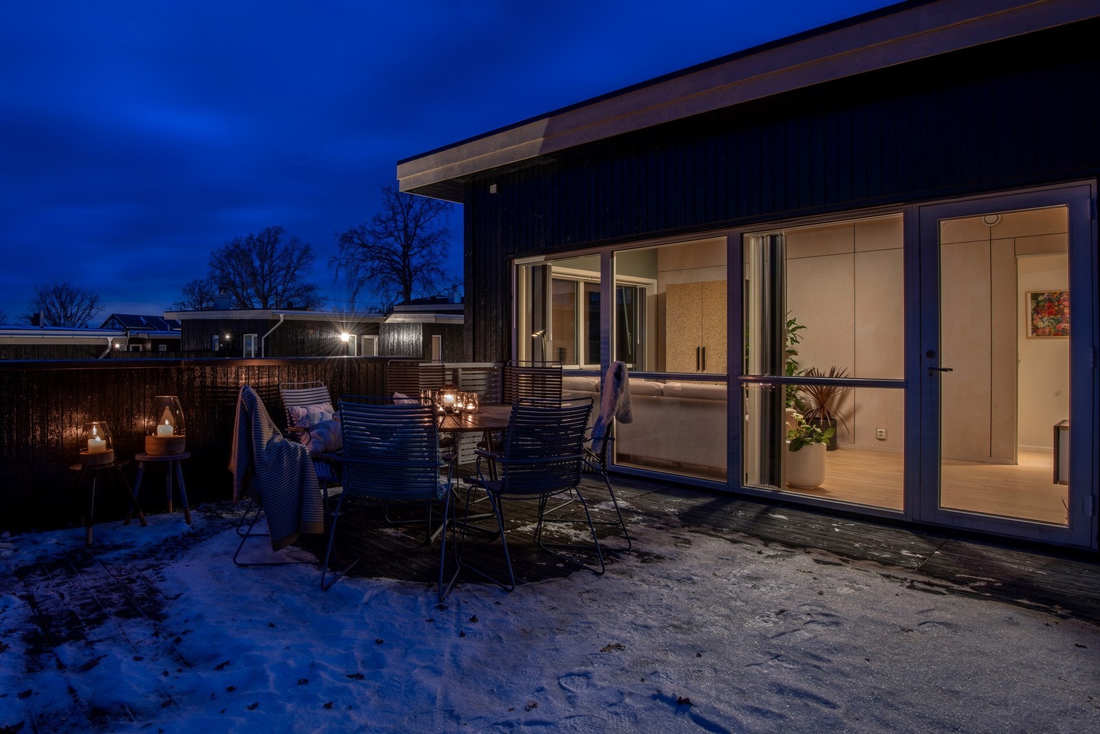 Takterrassen er på 34 kvm og har god plass til både sittegrupper og spisebord. Her er det svært gode solforhold og et privat uteområde som forlenger boligens oppholdsareal Galleribilde