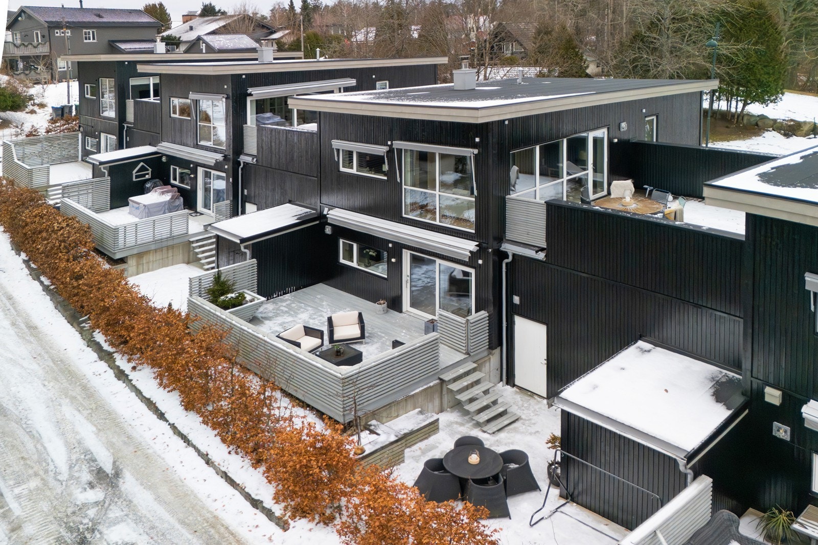 Fasaden ble malt sommeren 2024, og nytt tak ble lagt i 2025 i regi av sameiet Galleribilde