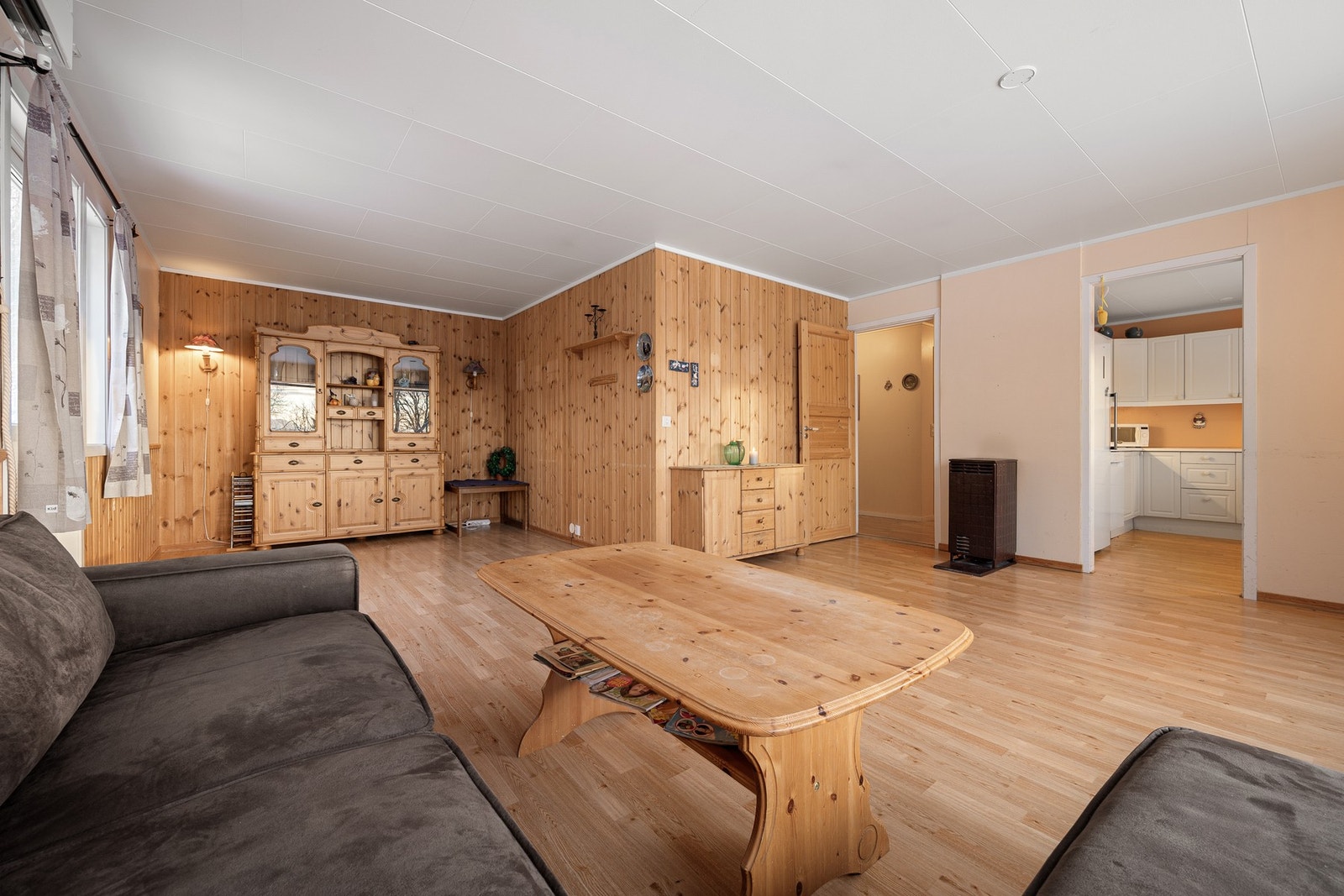 Boligen fremstår i stor grad slik den var ved byggeår, og gir et godt utgangspunkt for modernisering etter eget ønske! Galleribilde