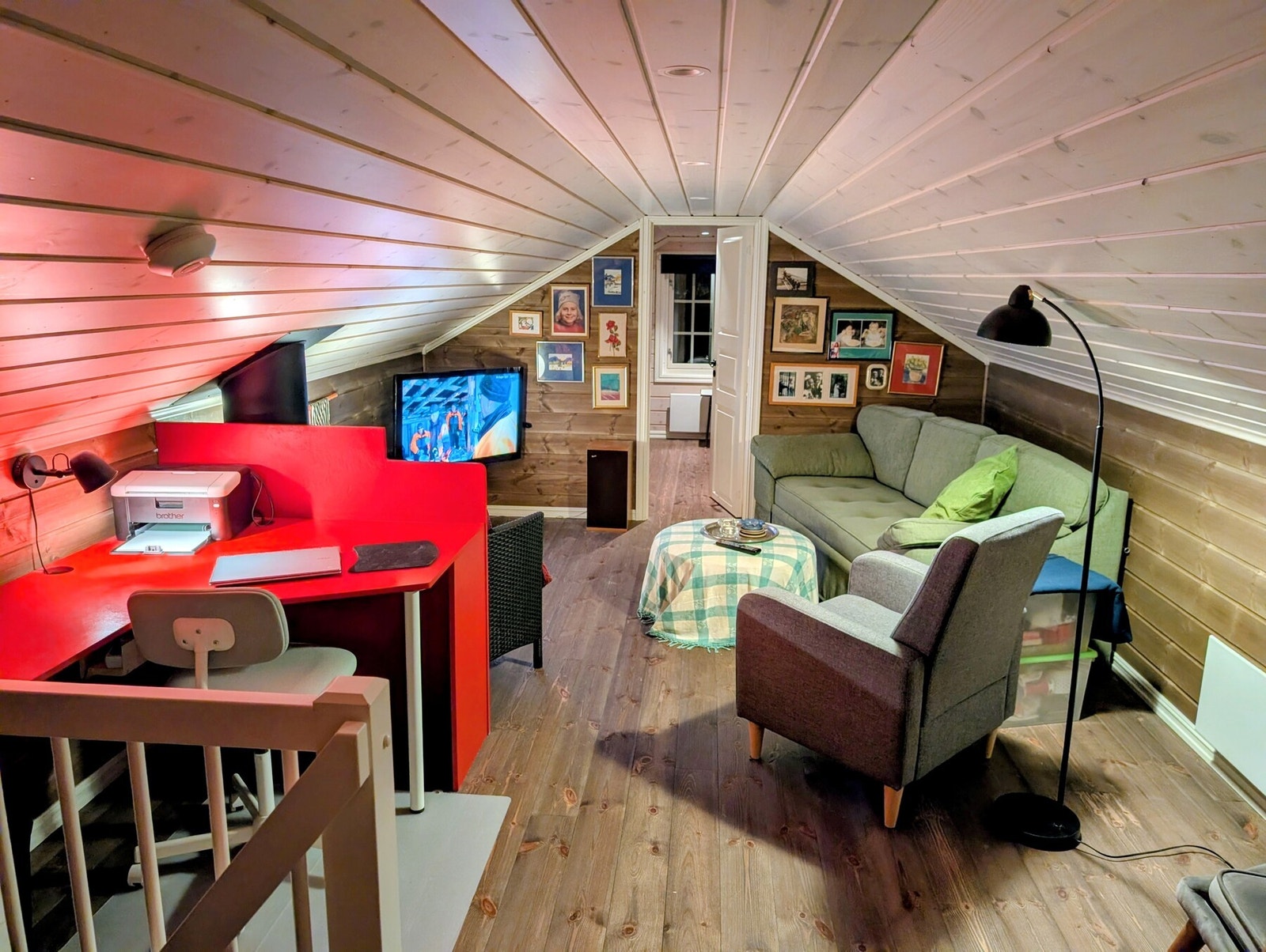 Her kan man kose seg på hyttekontor. Galleribilde