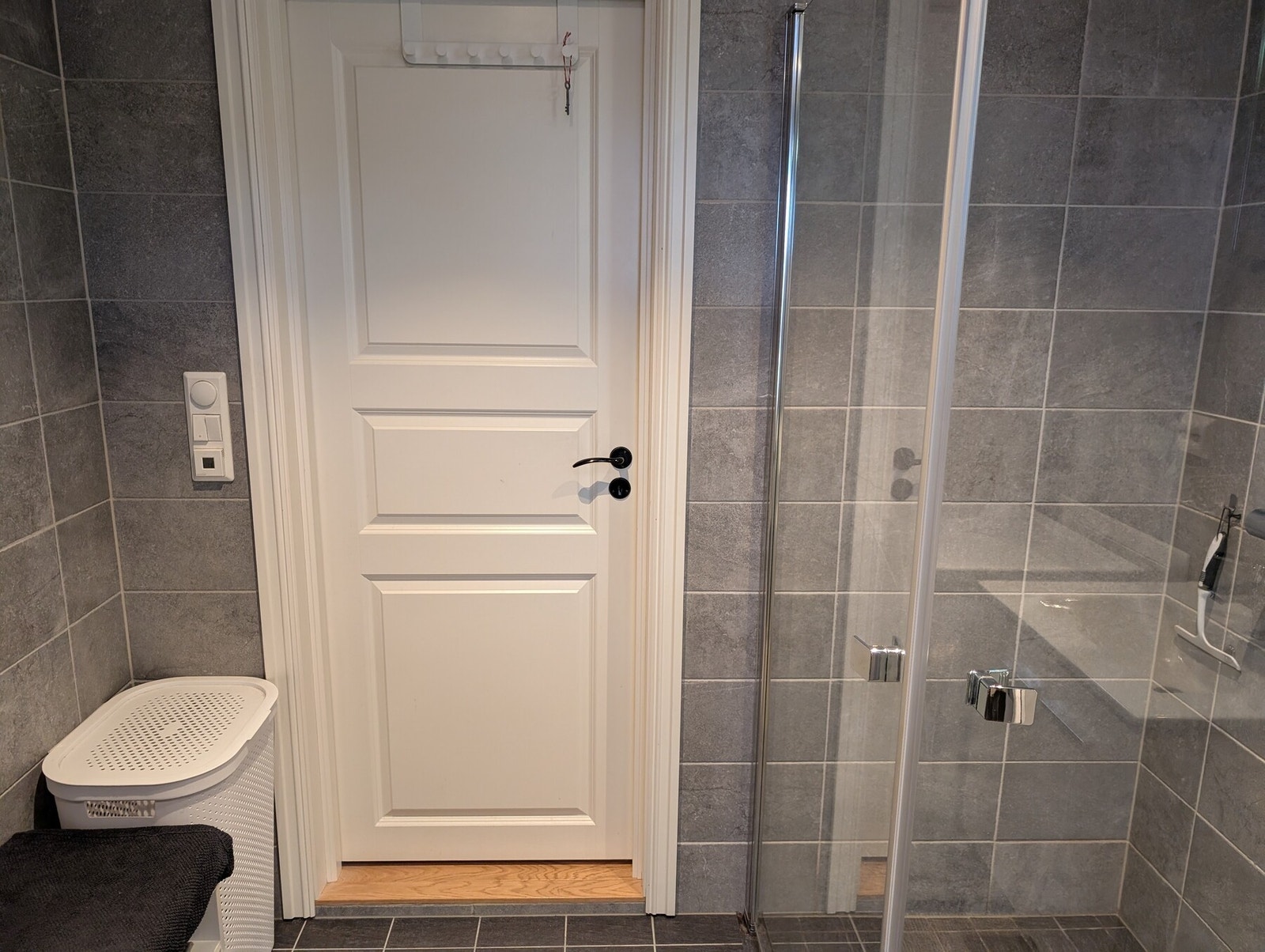 Dusjhjørne - praktisk og pent utført. Galleribilde