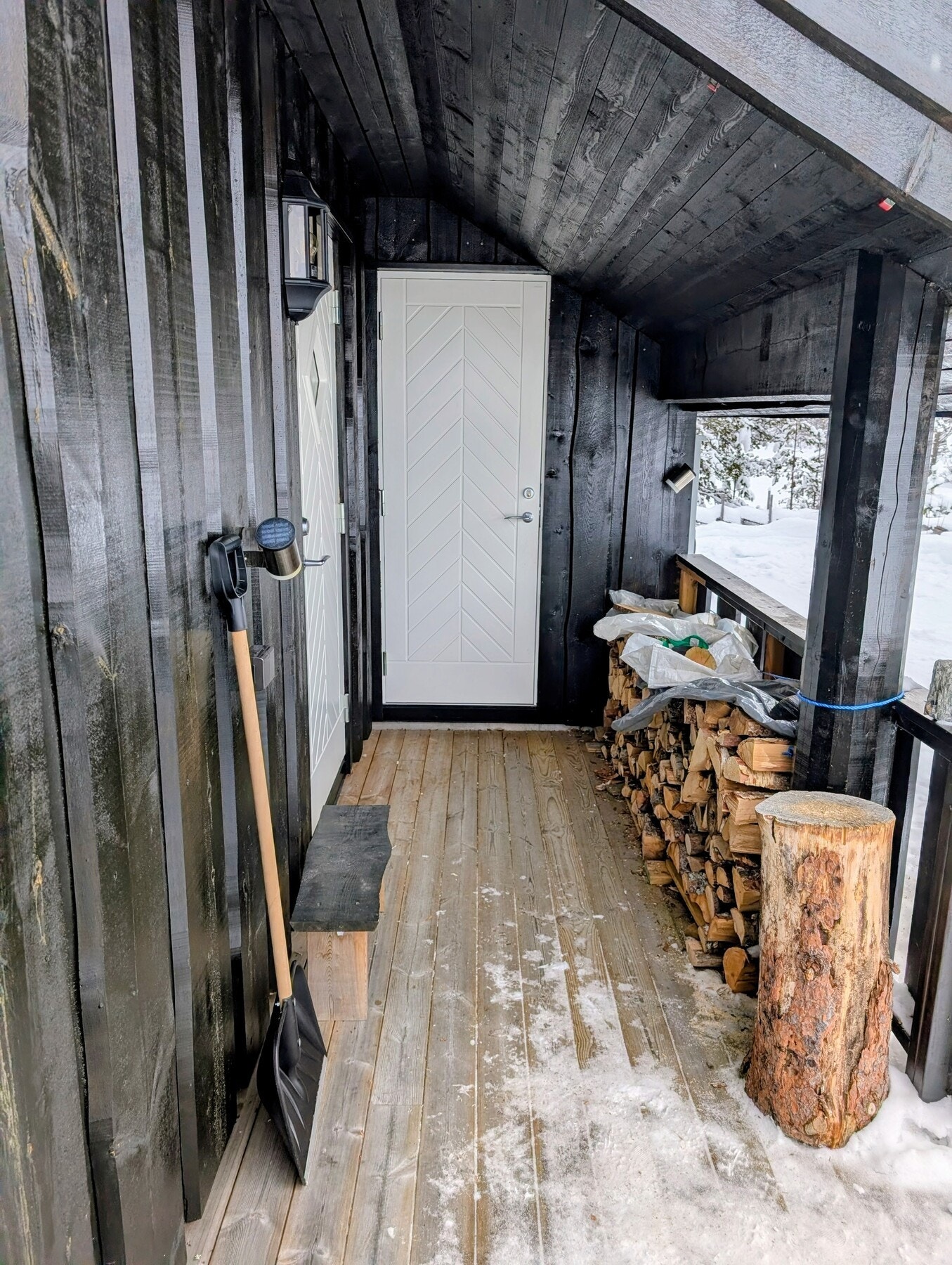 Overbygd inngangsparti. Galleribilde