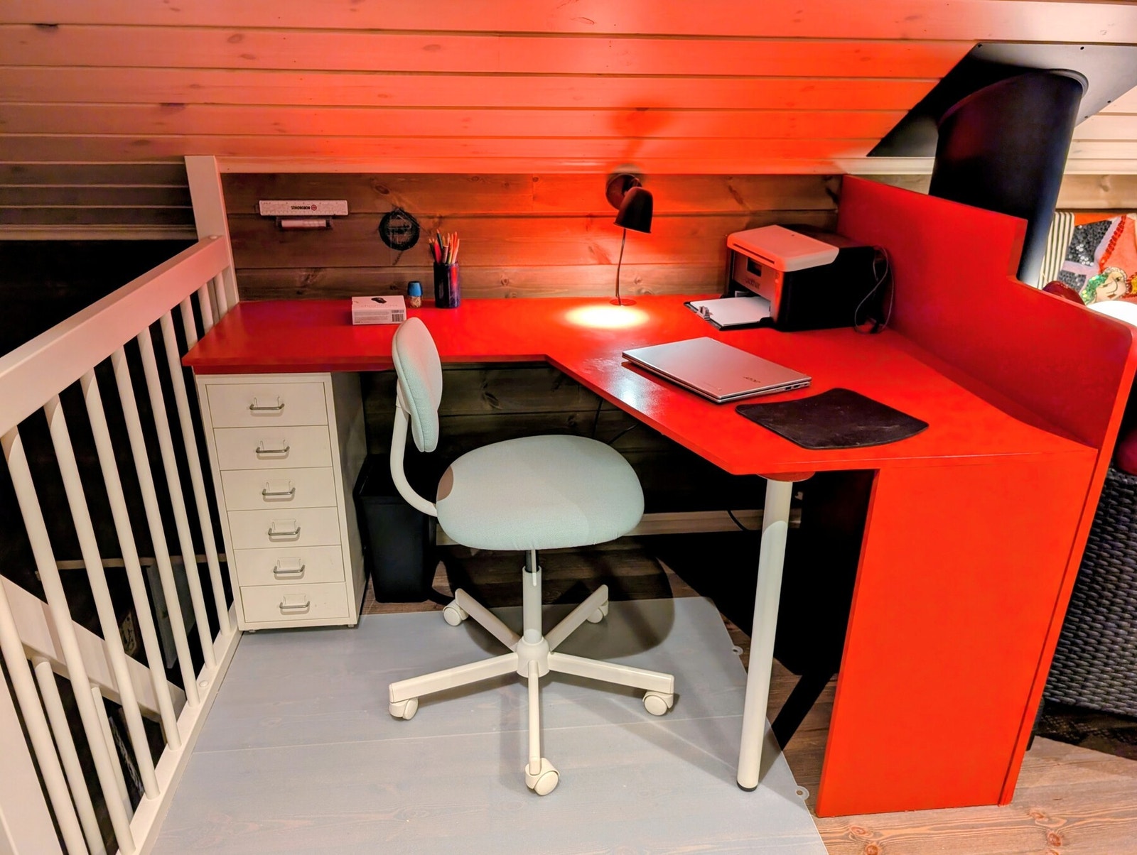 Arbeidsplass/kontor i 2. etasje. Galleribilde