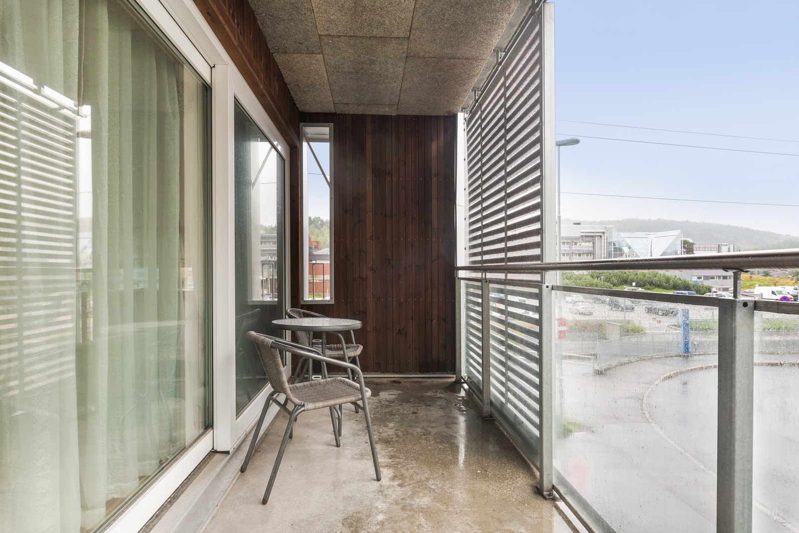 Balkong med plass til utemøbler. Galleribilde