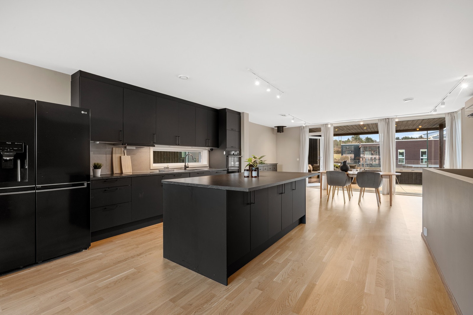 Velkommen inn - Her får du en bolig med særegne kvaliteter og gjennomtenkte løsninger. Galleribilde