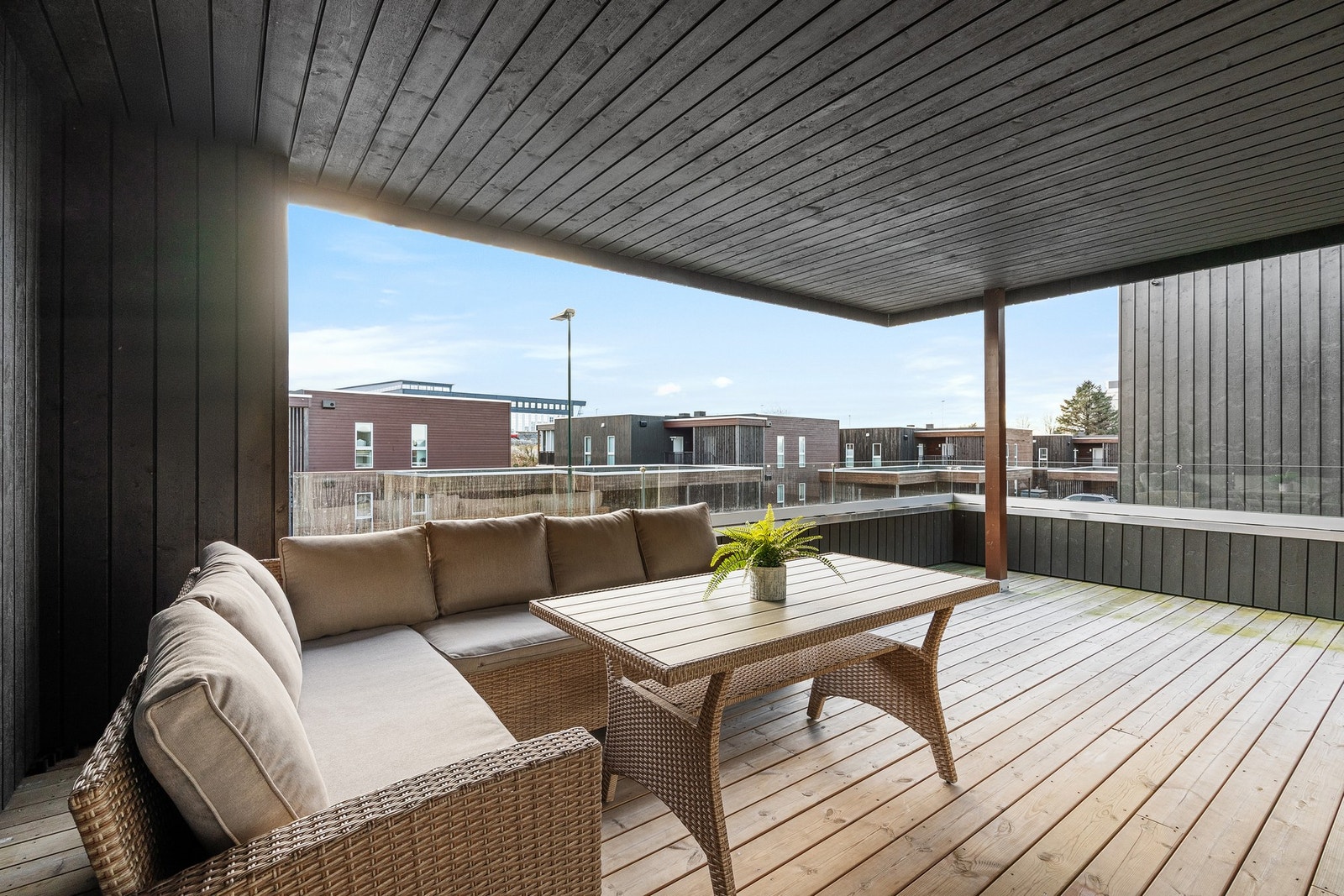 Stor, overbygget terrasse på 26 kvm. Galleribilde