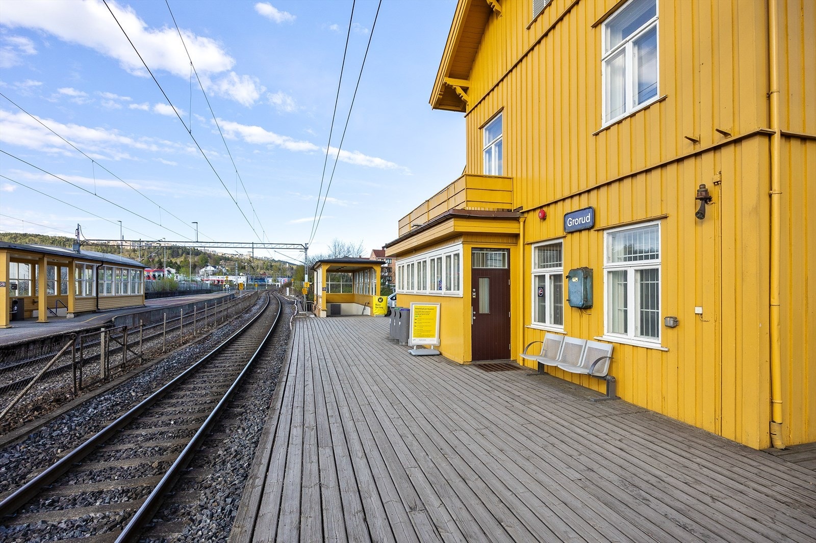 Grorud stasjon er få minutter unna boligen. Toget tar deg til sentrum på ca. 11-12 minutter Galleribilde